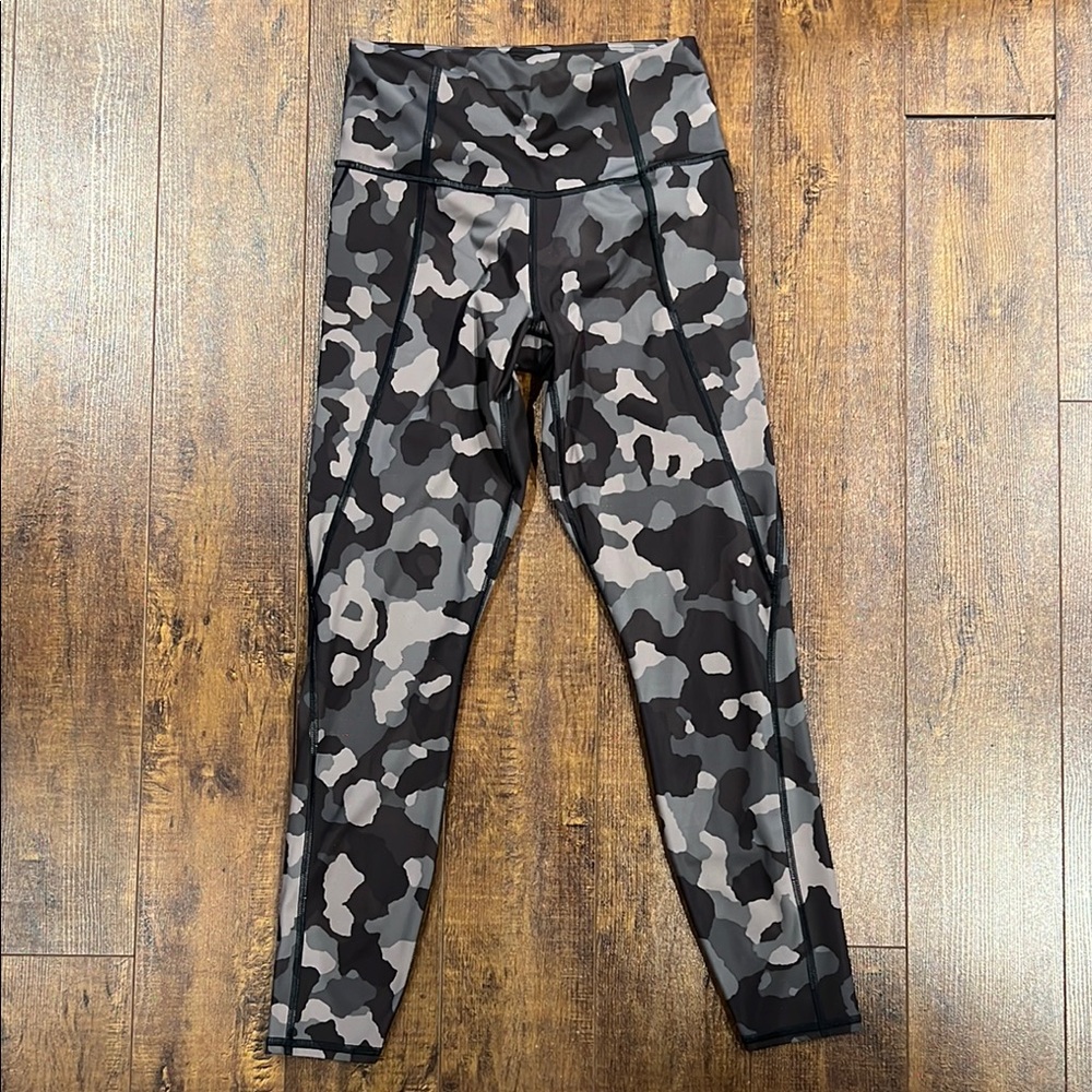 Athleta Lightning Camo 7/8 Tight